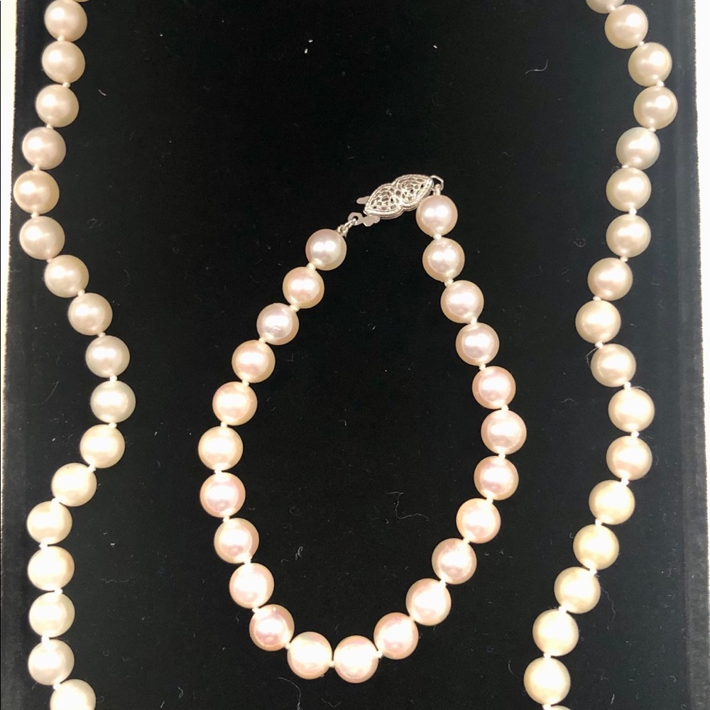 Genuine pearl necklace and bracelet set